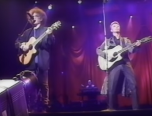 Video: David Bowie & Robert Smith performen zwei Songs zu Bowies 50. Geburtstag