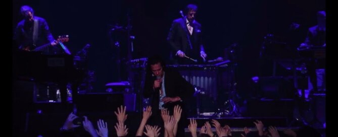 Nick Cave & The Bad Seeds bieten Fans ihren Konzertfilm Distant Sky - Live In Copenhagen jetzt als kostenloses Stream via YouTube an.